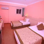 Town מלון סייד